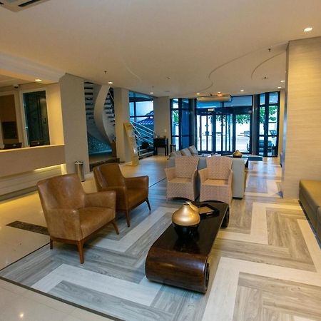 Hotel Bhally บัลเนอาริโอ กังโบริว ภายนอก รูปภาพ