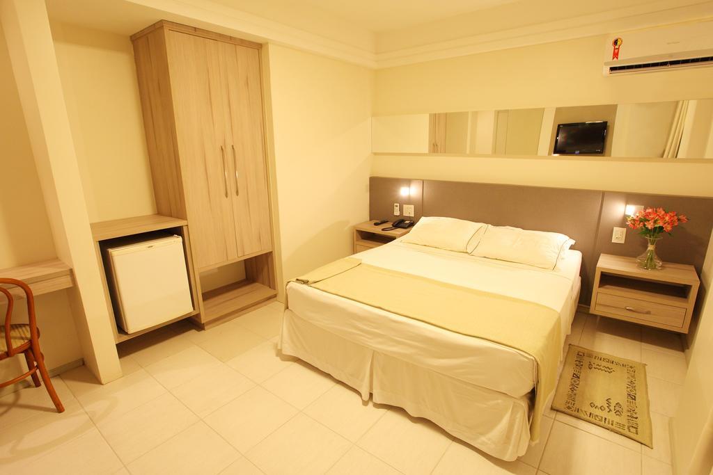 Hotel Bhally บัลเนอาริโอ กังโบริว ภายนอก รูปภาพ