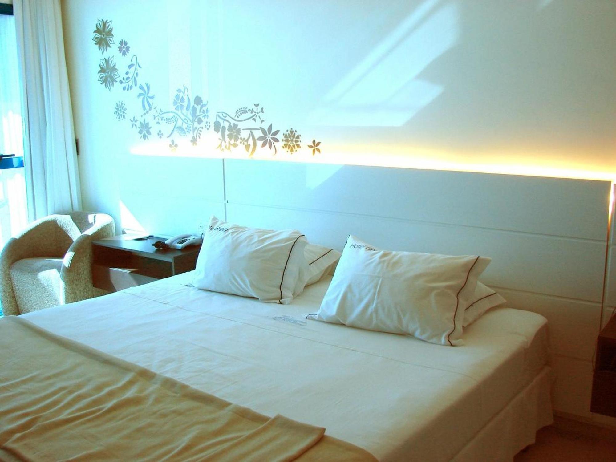 Hotel Bhally บัลเนอาริโอ กังโบริว ภายนอก รูปภาพ