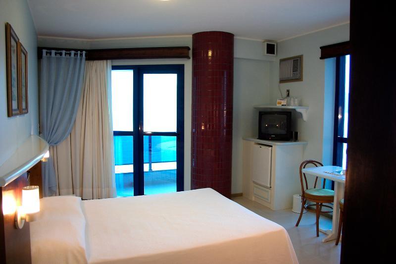 Hotel Bhally บัลเนอาริโอ กังโบริว ภายนอก รูปภาพ