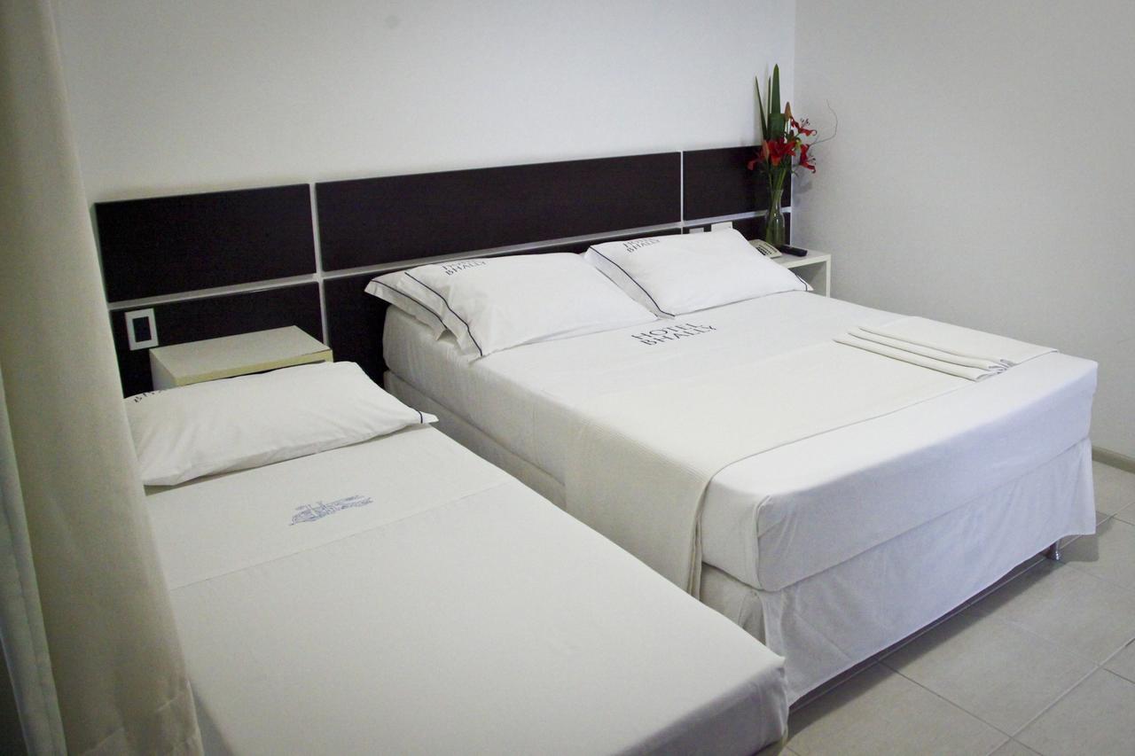 Hotel Bhally บัลเนอาริโอ กังโบริว ภายนอก รูปภาพ
