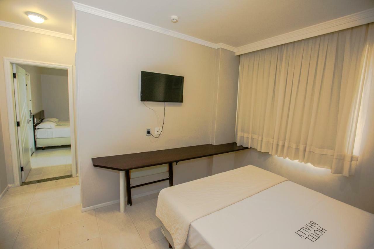 Hotel Bhally บัลเนอาริโอ กังโบริว ภายนอก รูปภาพ